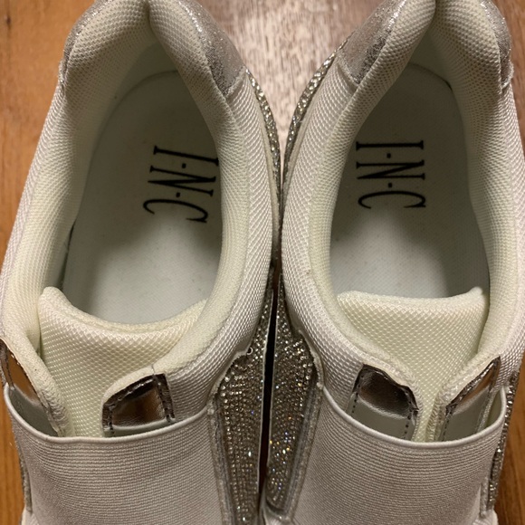 INC International Concepts Women’s White and Silver Sneakers Size 8.5 NWOT - Picture 5 of 7